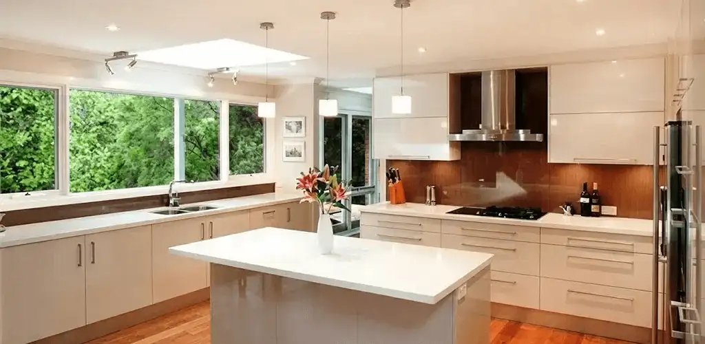 Kitchen cabinet refacing and remodel results in a modern kitchen in Hialeah, FL